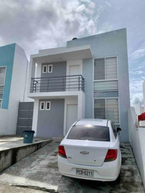 Acogedora casa en urbanizacion privada con piscina